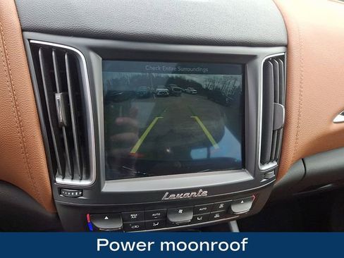 Used 2020 Maserati Levante image 12