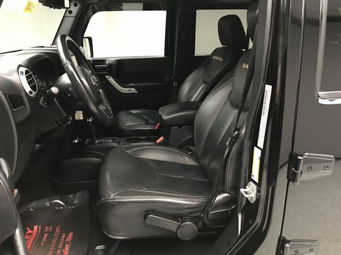 Used 2015 Jeep Wrangler Unlimited Sahara w/ Connectivity Group AWD/4WD image 10