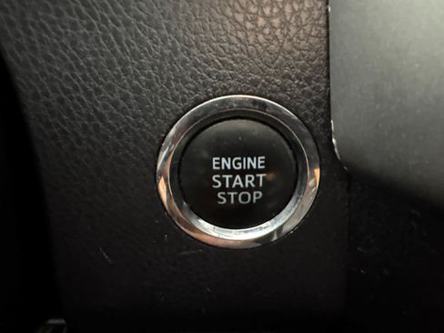 Used 2015 Toyota Highlander Limited w/ Driver Technology Package AWD/4WD image 26