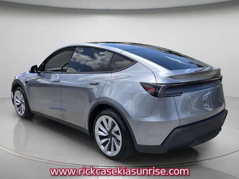 Used 2026 Tesla Model Y 2WD image 8