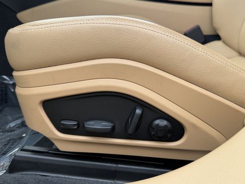 Used 2023 Porsche Panamera 4 Platinum Edition image 28