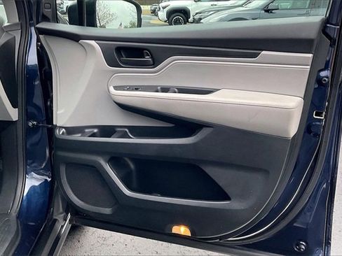 Used 2018 Honda Odyssey EX image 24