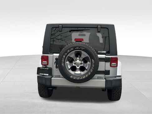 Used 2017 Jeep Wrangler Sahara image 6