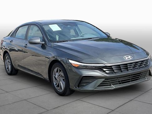 Used 2024 Hyundai Elantra SEL FWD image 3