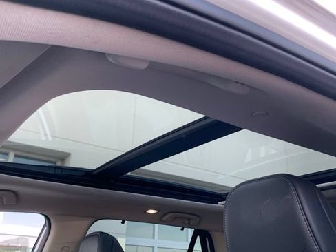 Used 2023 Honda Pilot Touring image 10
