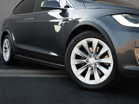 Used 2018 Tesla Model X 100D image 34