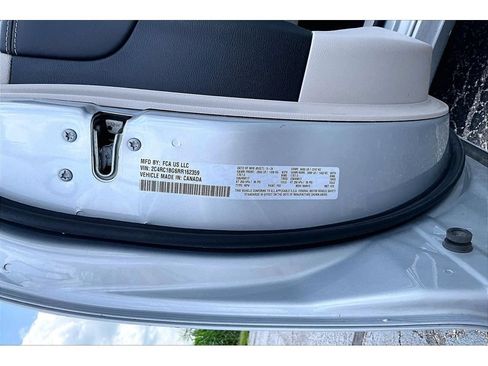 Used 2024 Chrysler Pacifica Touring-L FWD image 27