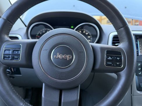 Used 2011 Jeep Grand Cherokee Laredo image 23