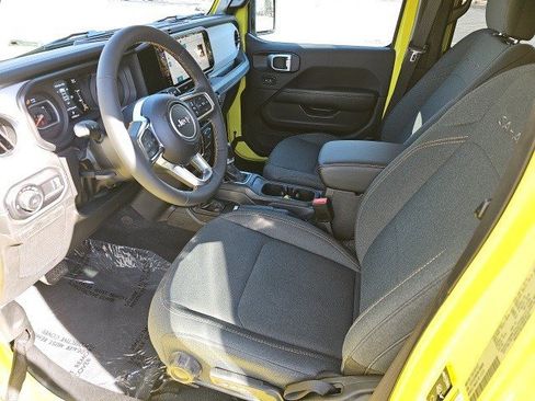 Used 2024 Jeep Wrangler Sahara image 20