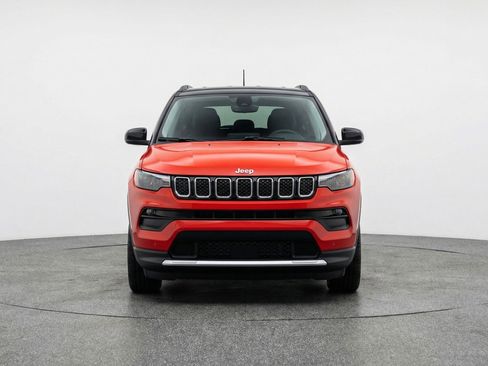 Used 2025 Jeep Compass Limited AWD/4WD image 2