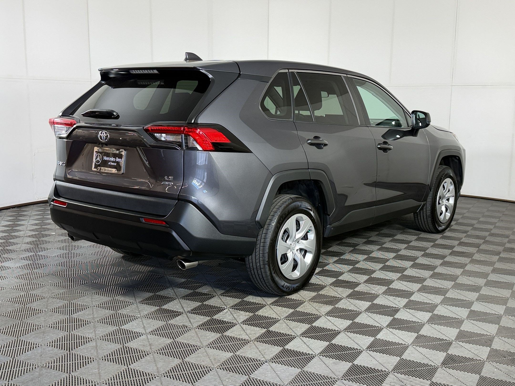 Used 2023 Toyota RAV4 LE AWD/4WD image 9