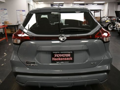 Used 2022 Nissan Kicks SV image 7