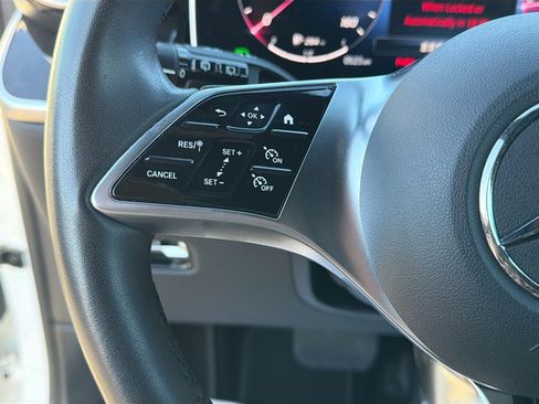 Used 2024 Mercedes-Benz GLC 300 w/ Winter Package image 37