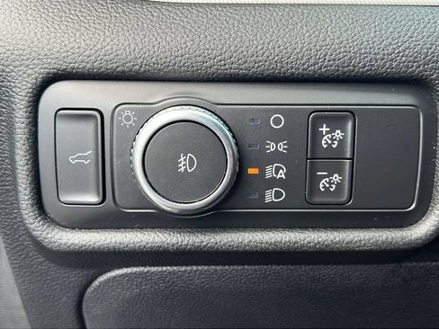Used 2020 Ford Explorer XLT w/ Equipment Group 202A AWD/4WD image 26