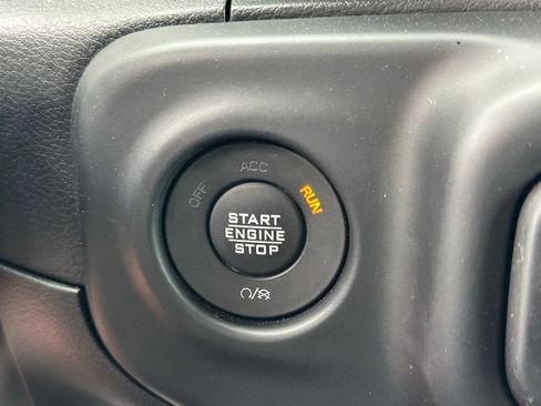 Used 2023 Jeep Gladiator Overland AWD/4WD image 31