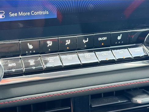 Used 2023 Chevrolet Colorado Z71 w/ Z71 Convenience Package 2 AWD/4WD image 22