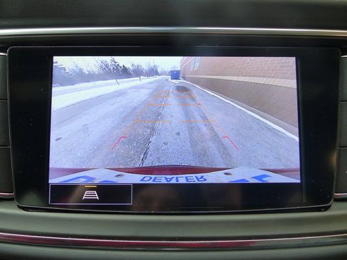 Used 2022 Buick Enclave Essence w/ Sport Touring Edition AWD/4WD image 28