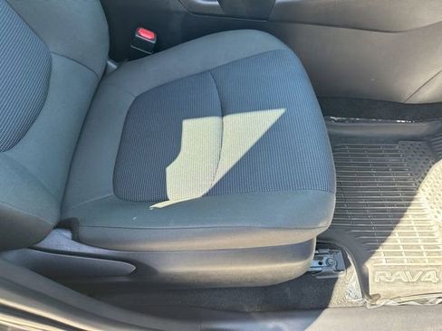 Used 2022 Toyota RAV4 LE image 12