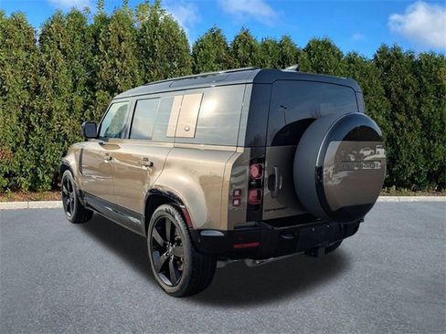 Used 2024 Land Rover Defender 110 X-Dynamic SE image 6