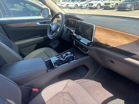 Used 2026 Volkswagen Atlas SE w/ Panoramic Sunroof Package FWD image 6