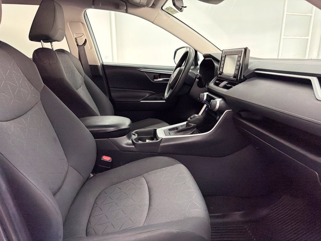 Used 2021 Toyota RAV4 XLE AWD/4WD image 30