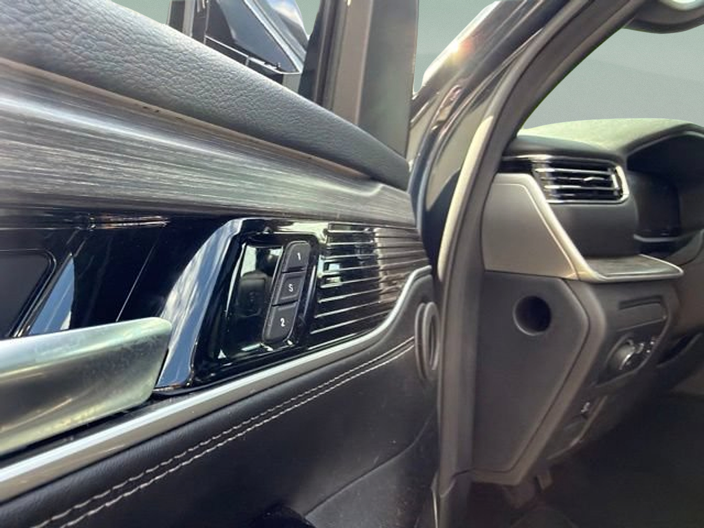 Used 2023 Jeep Wagoneer Series II w/ Premium Group I AWD/4WD image 17
