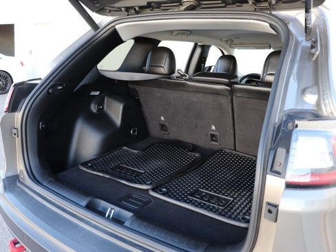 Used 2020 Jeep Cherokee Trailhawk image 26