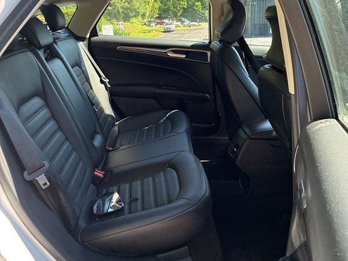 Used 2018 Ford Fusion SE w/ Equipment Group 602A FWD image 16