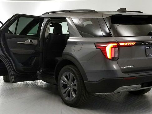 New 2025 Ford Explorer Active w/ Active Comfort Package image 11
