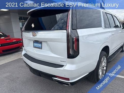 Used 2021 Cadillac Escalade ESV Premium Luxury image 3