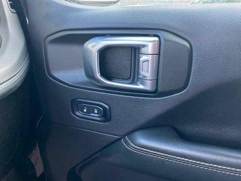 Used 2024 Jeep Wrangler Unlimited Sahara AWD/4WD image 18