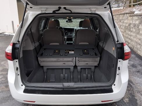 Used 2019 Toyota Sienna LE image 30