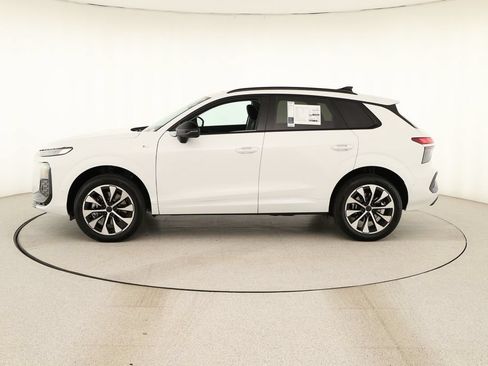 New 2026 Audi Q3 quattro 2.0T AWD/4WD image 2
