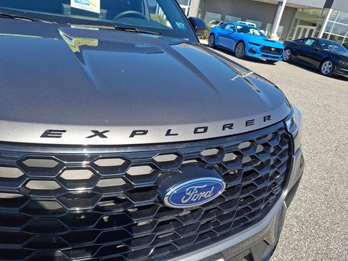 Certified 2025 Ford Explorer ST-Line w/ Premium Package image 35
