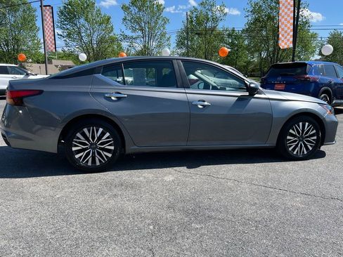 Used 2024 Nissan Altima 2.5 SV FWD image 8