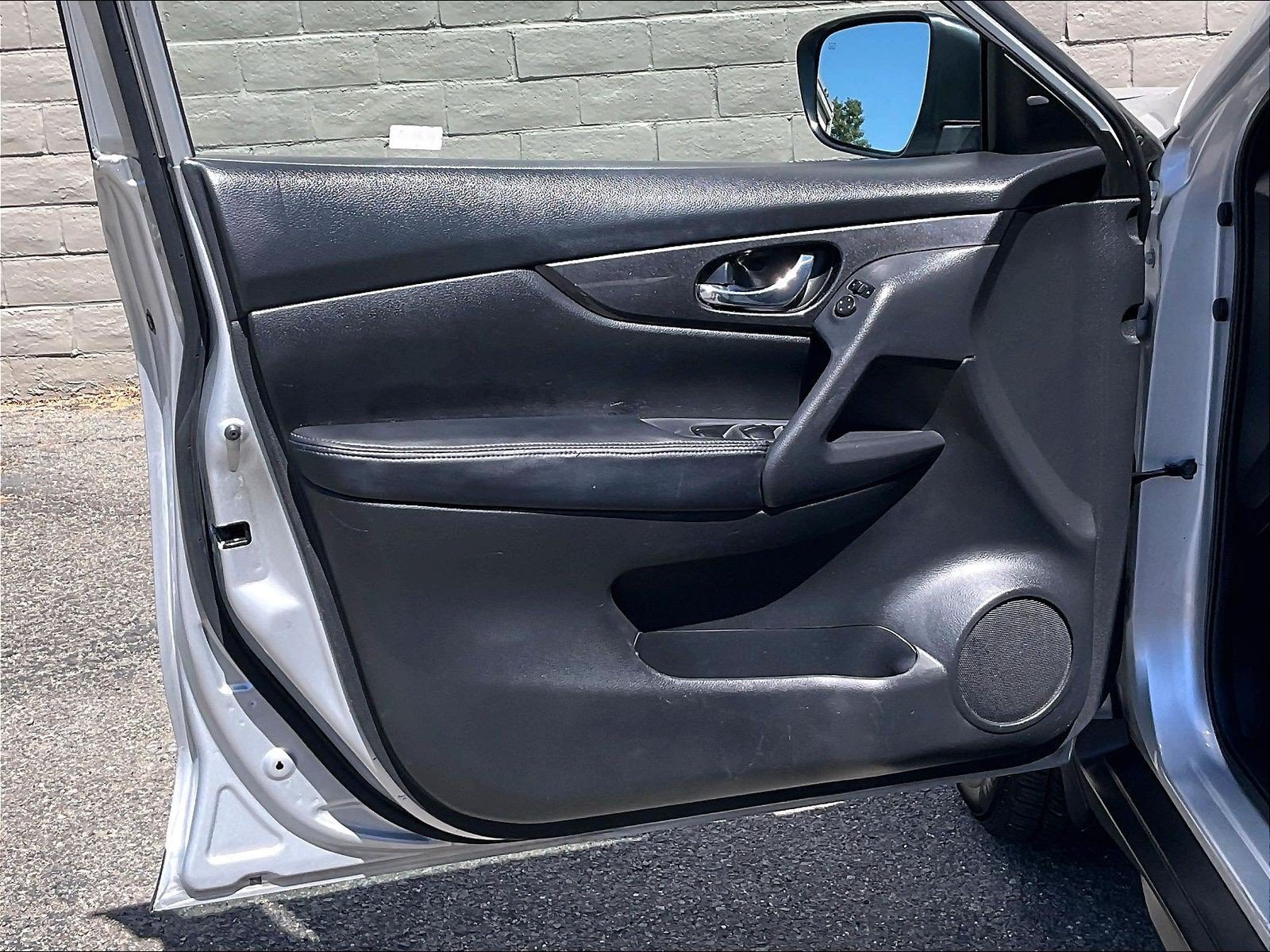 Used 2017 Nissan Rogue S w/ Appearance Package FWD image 22