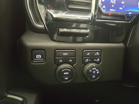 Used 2025 Chevrolet Silverado 1500 LTZ w/ Technology Package image 29