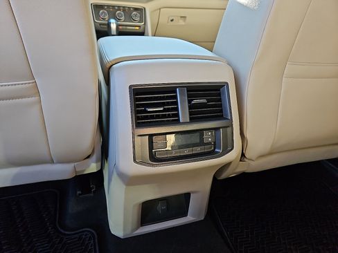 Certified 2022 Volkswagen Atlas SE image 8