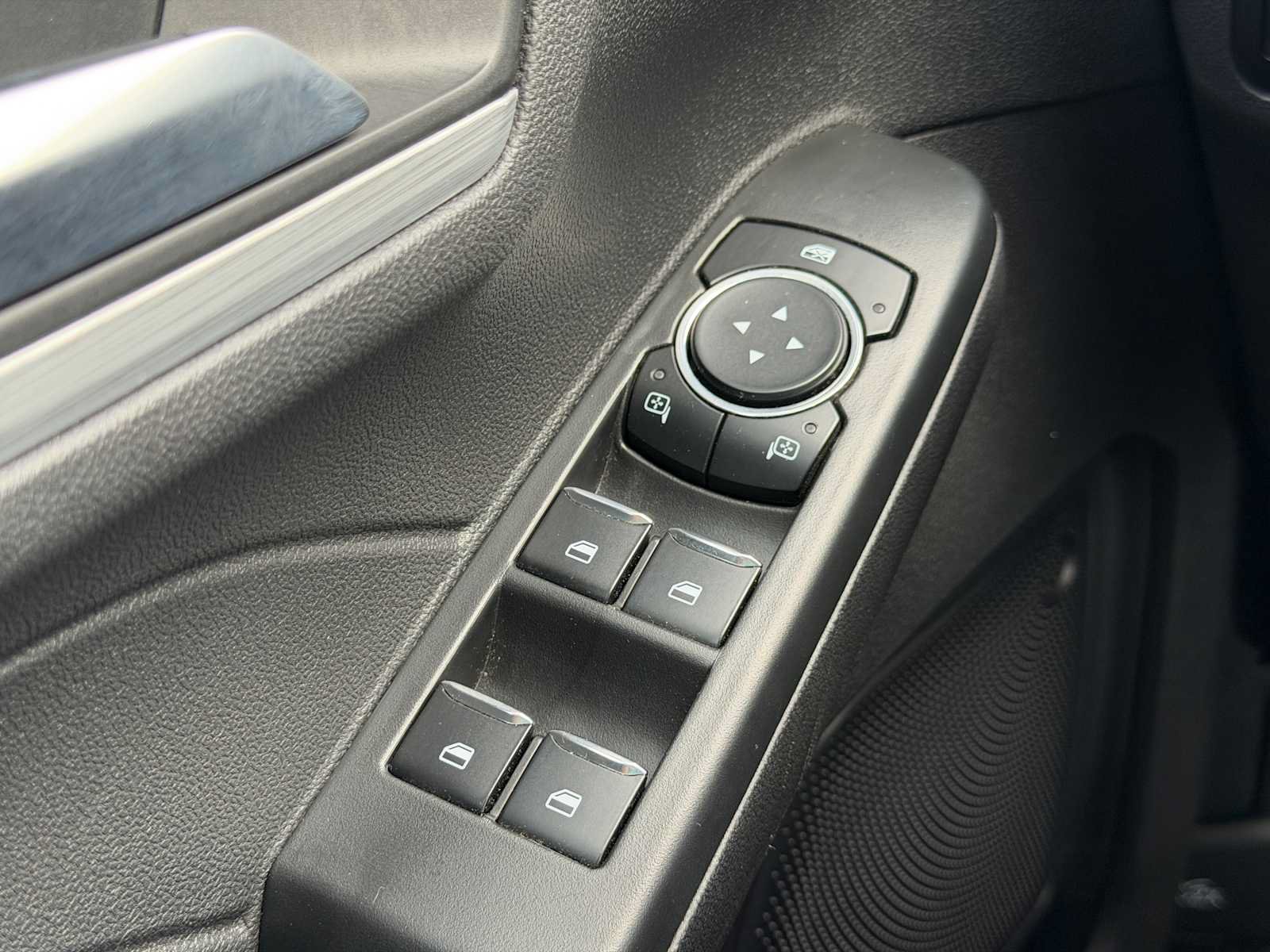 Used 2025 Ford Escape Platinum AWD/4WD image 4
