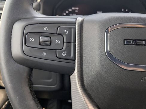 Used 2024 GMC Yukon XL Denali image 12