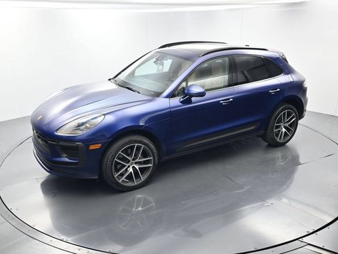 Certified 2025 Porsche Macan AWD/4WD image 34