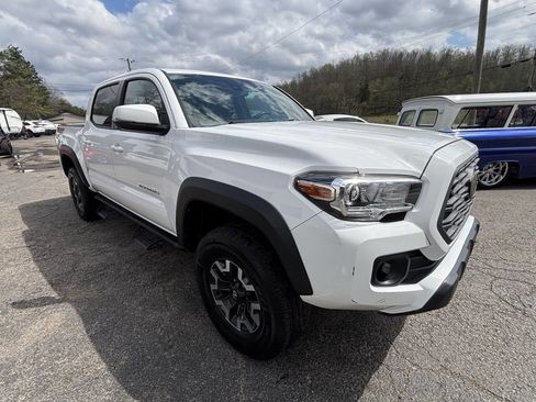 Used 2021 Toyota Tacoma TRD Off-Road w/ Technology Package image 21