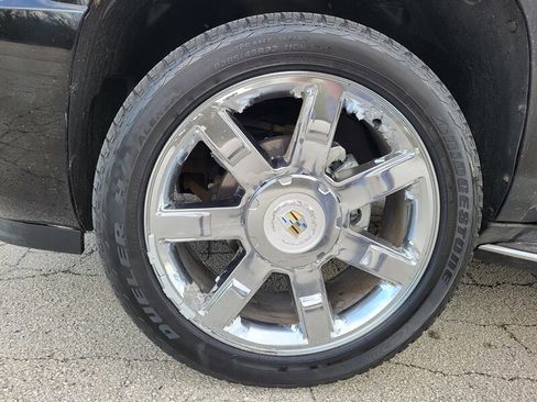 Used 2011 Cadillac Escalade ESV Luxury image 29