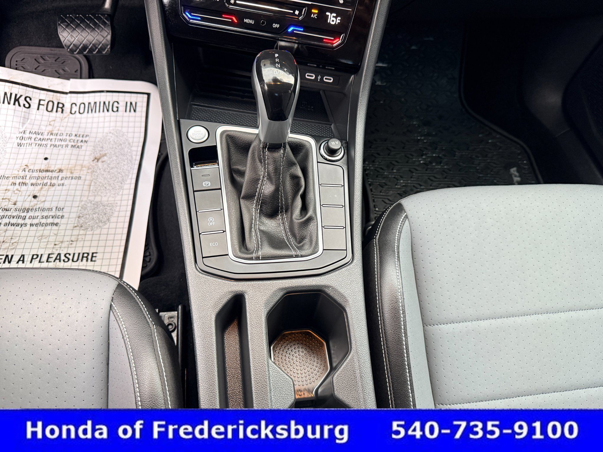 Used 2025 Volkswagen Jetta SE FWD image 32