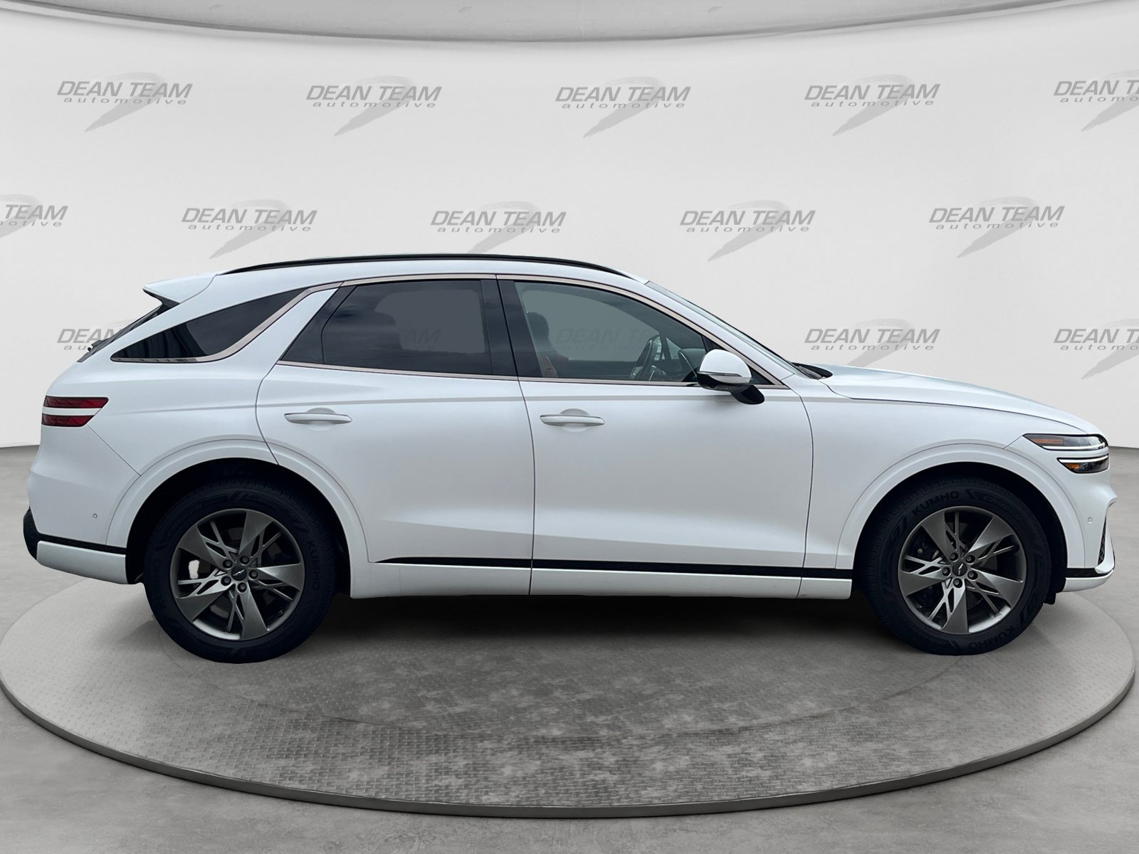 Used 2023 Genesis GV70 3.5T Sport w/ Sport Advanced Package AWD/4WD image 9