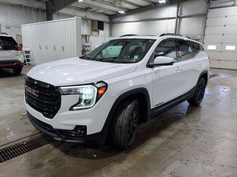 Used 2022 GMC Terrain SLT w/ Tech Package image 6