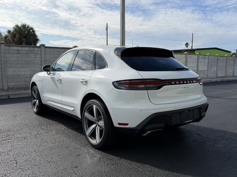 Certified 2025 Porsche Macan AWD/4WD image 3