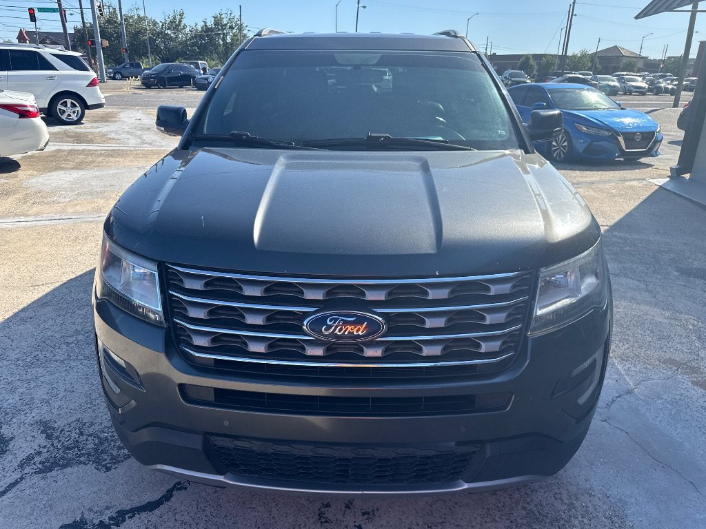 Used 2017 Ford Explorer XLT w/ Equipment Group 202A FWD image 5