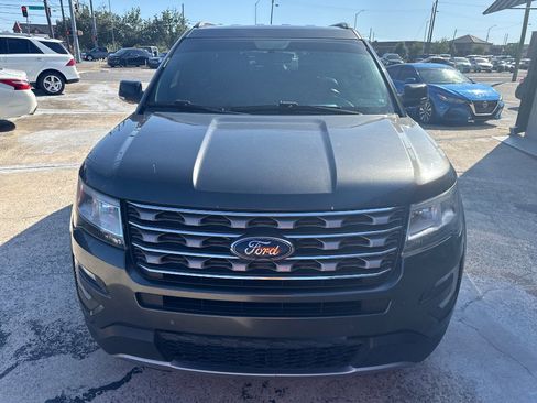 Used 2017 Ford Explorer XLT w/ Equipment Group 202A FWD image 5