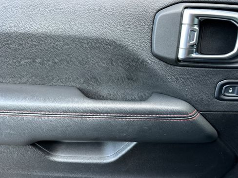 Used 2022 Jeep Gladiator Rubicon w/ Cold Weather Group image 11